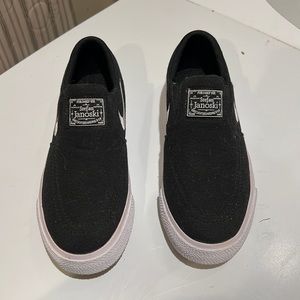 New! Janoski nike slip on skate board shoes size 4